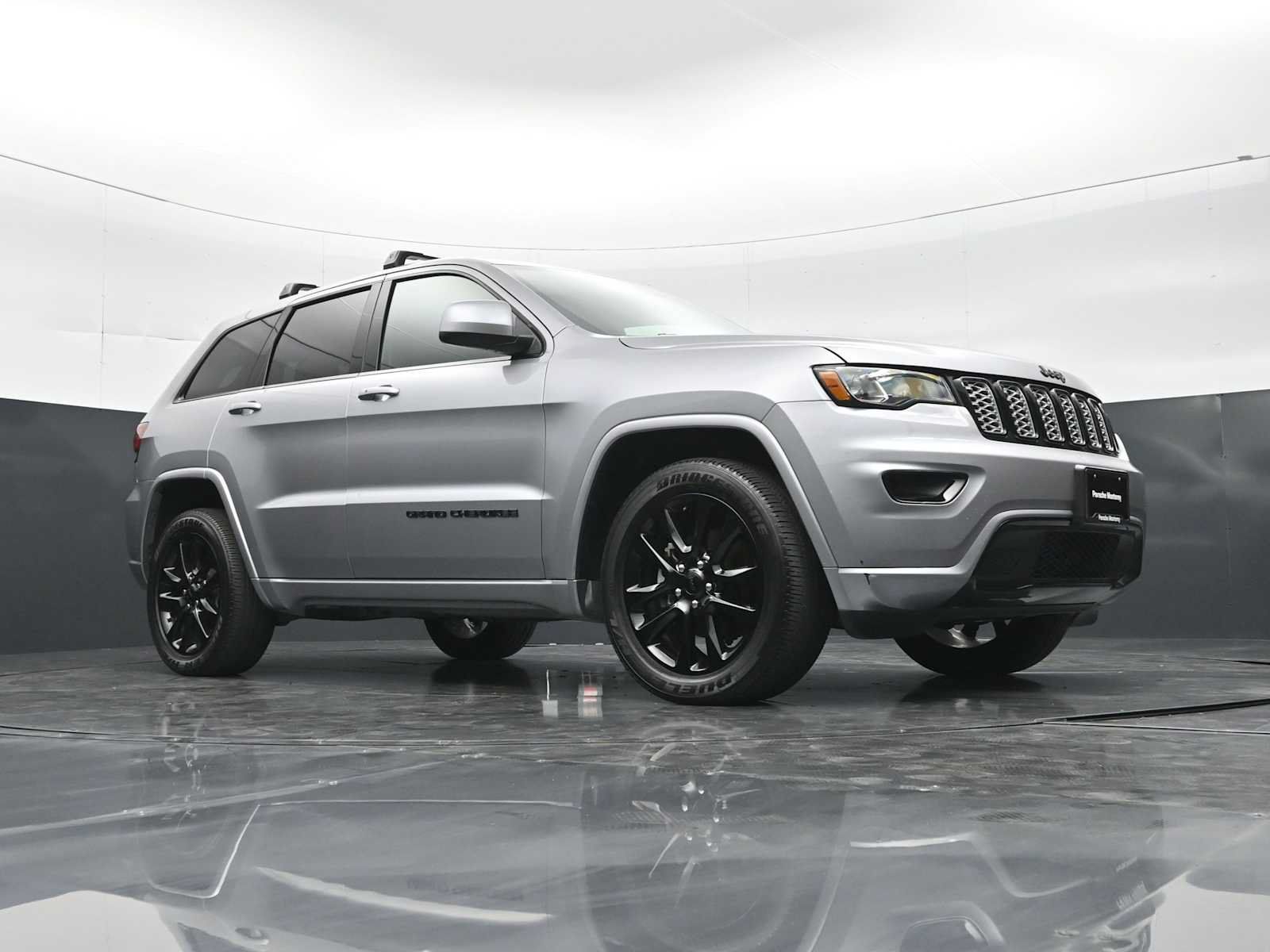 Used 2019 Jeep Grand Cherokee Altitude AWD/4WD image 43