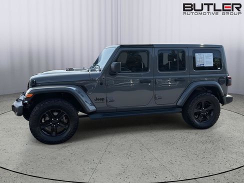 Used 2021 Jeep Wrangler Unlimited Sahara AWD/4WD image 3