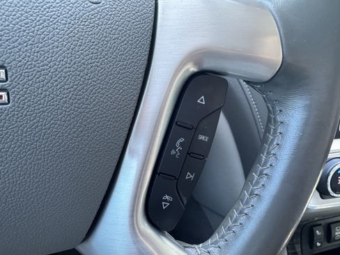 Used 2016 GMC Acadia SLT w/ Open Road Package FWD image 13