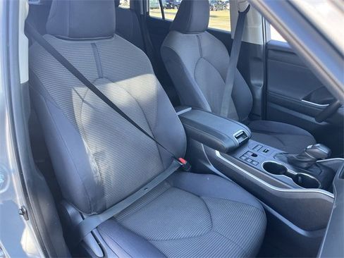 Used 2023 Toyota Highlander LE image 29