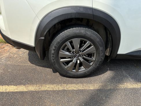 Used 2023 Nissan Pathfinder SV w/ SV Premium Package FWD image 9