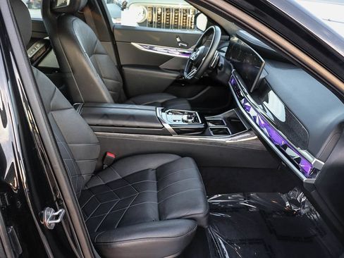Used 2024 BMW 740i RWD image 19