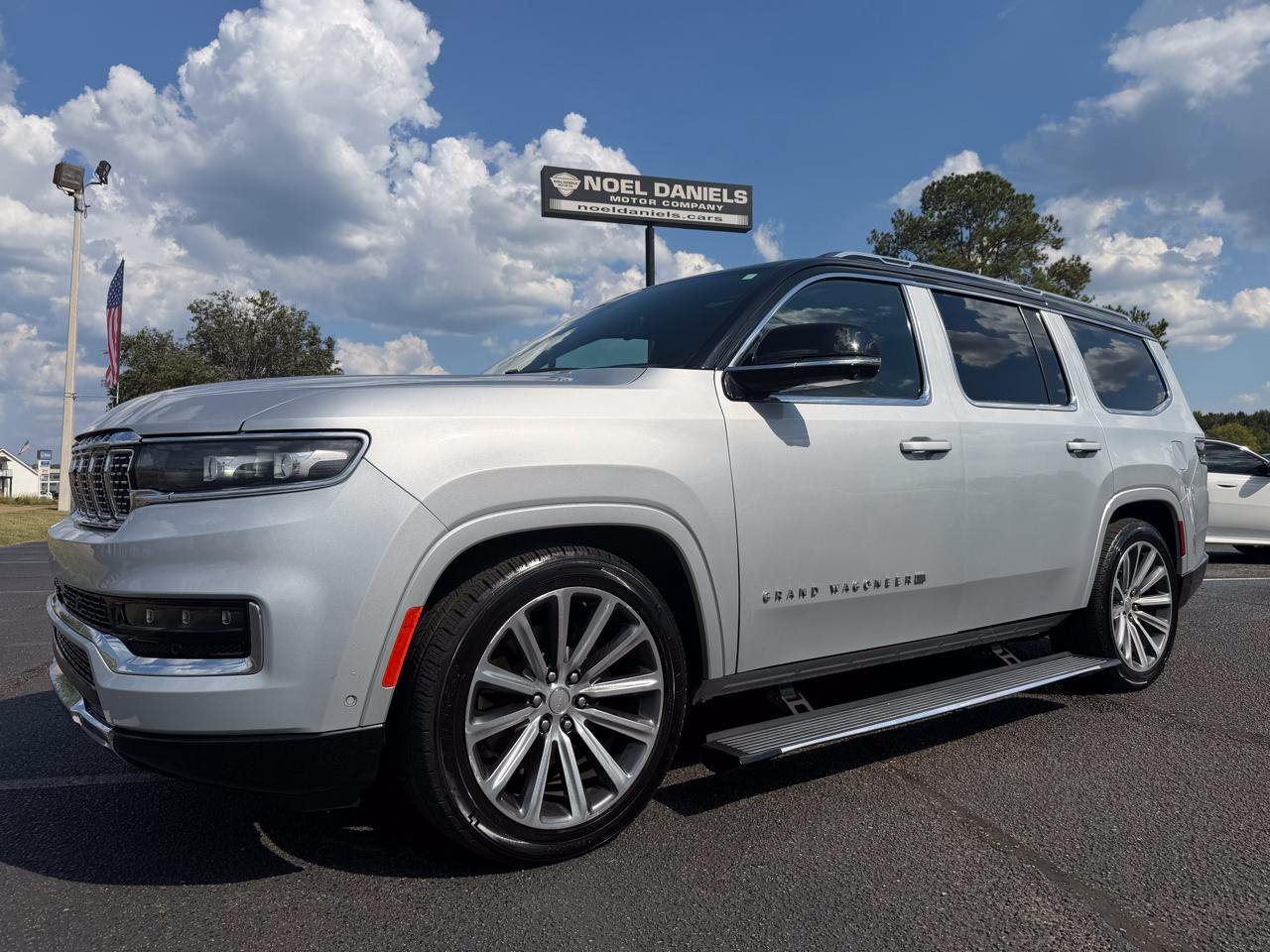 Used 2023 Jeep Grand Wagoneer Series II AWD/4WD image 7