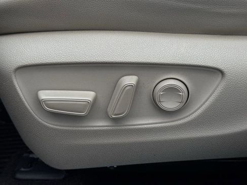 Used 2023 Toyota Highlander XLE AWD/4WD image 59