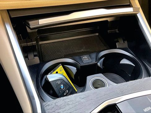 Used 2023 BMW 330e image 32