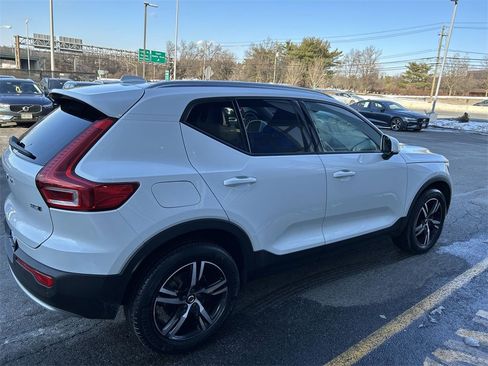 Certified 2023 Volvo XC40 B5 Core w/ Convenience Package image 9