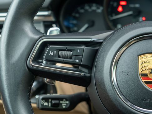Used 2023 Porsche Macan AWD/4WD image 25