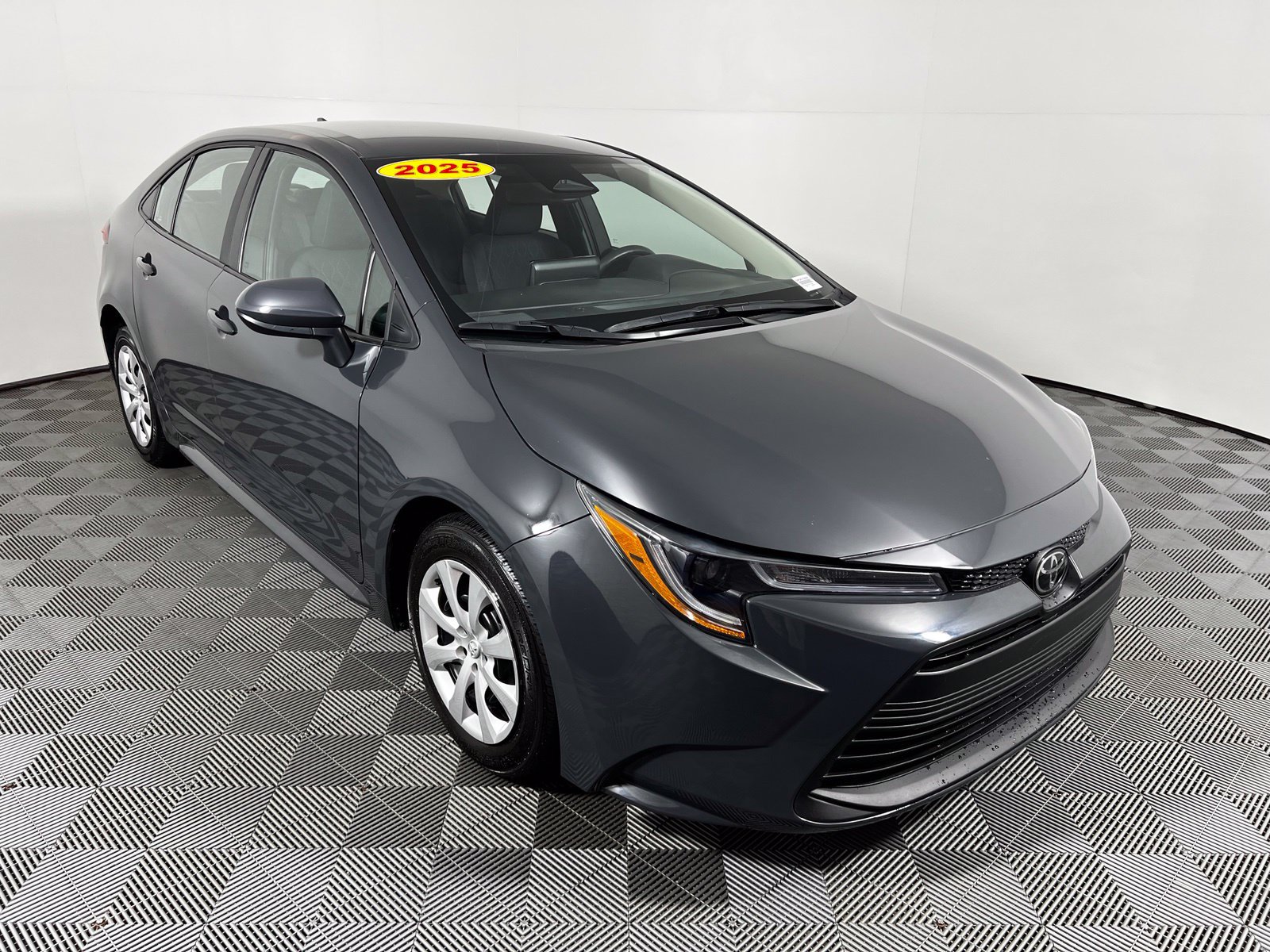 Used 2025 Toyota Corolla LE FWD image 3