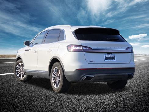 Used 2022 Lincoln Nautilus FWD w/ Premium Package image 18