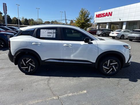 New 2026 Nissan Kicks SV image 6