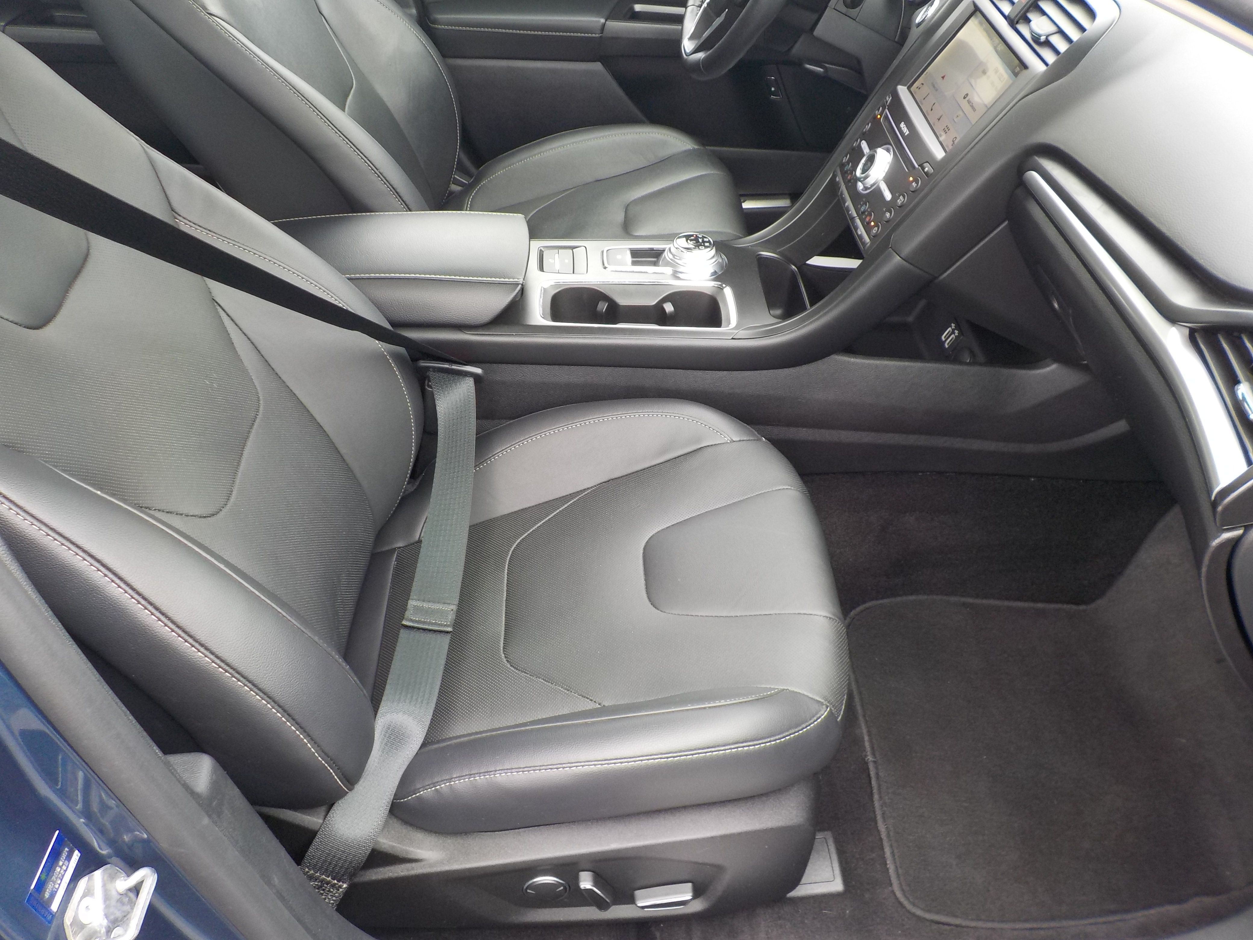Used 2019 Ford Fusion Energi Titanium FWD image 26