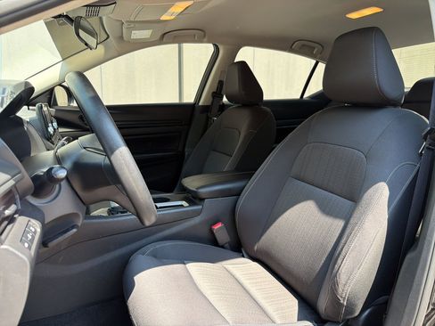 Used 2024 Nissan Altima 2.5 S FWD image 11