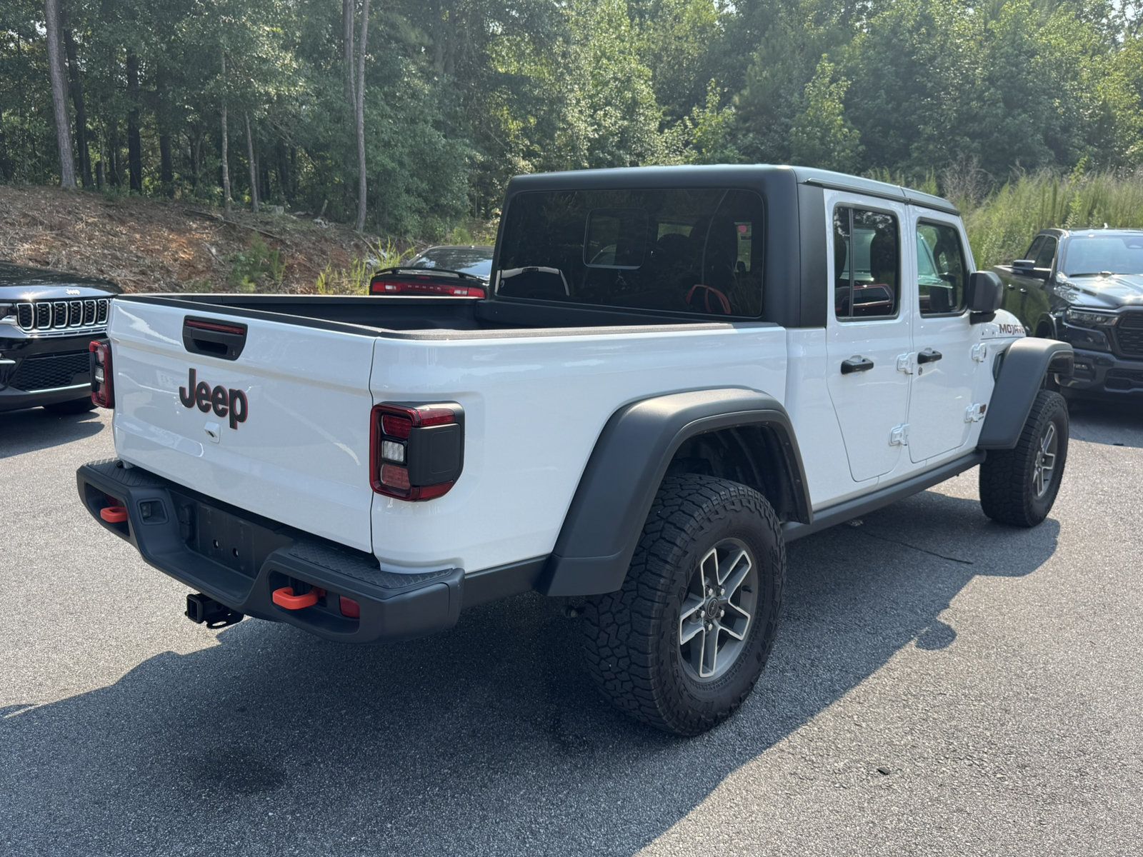 Certified 2025 Jeep Gladiator Mojave w/ Convenience Group AWD/4WD image 5