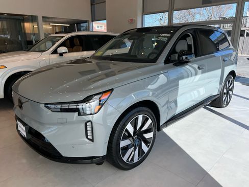 New 2025 Volvo EX90 Ultra image 5