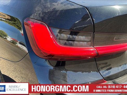 Used 2020 BMW 330i Sedan w/ M Sport Package RWD image 19