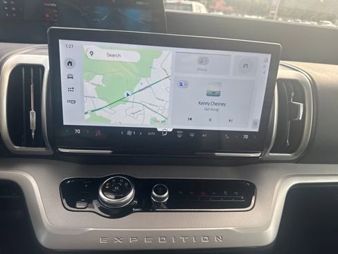 Used 2025 Ford Expedition Active image 21