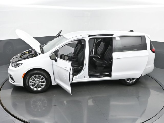 New 2025 Chrysler Pacifica Select w/ Uconnect Theater Family Group AWD/4WD image 63