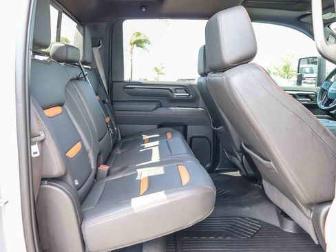 Used 2025 GMC Sierra 2500 AT4 w/ AT4 Premium Plus Package AWD/4WD image 17