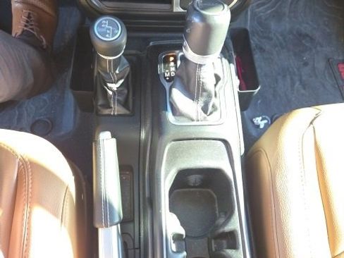 Used 2020 Jeep Gladiator Overland image 15