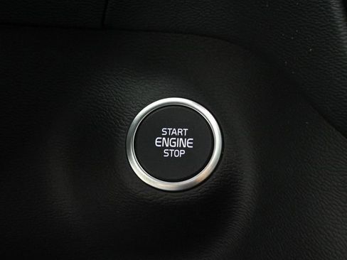 Certified 2025 Volvo XC40 B5 Core w/ Protection Package Premier image 34