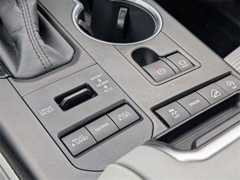 Used 2020 Toyota Highlander L image 27