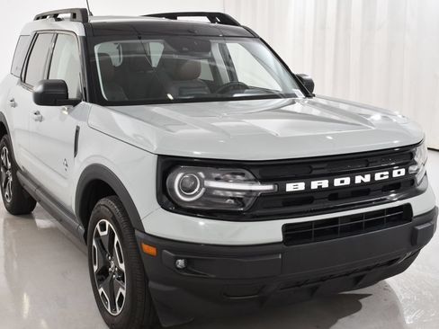 Used 2023 Ford Bronco Sport Outer Banks w/ Tech Package AWD/4WD image 4