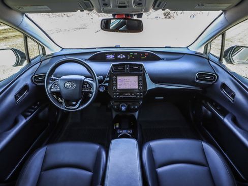 Used 2022 Toyota Prius XLE image 2
