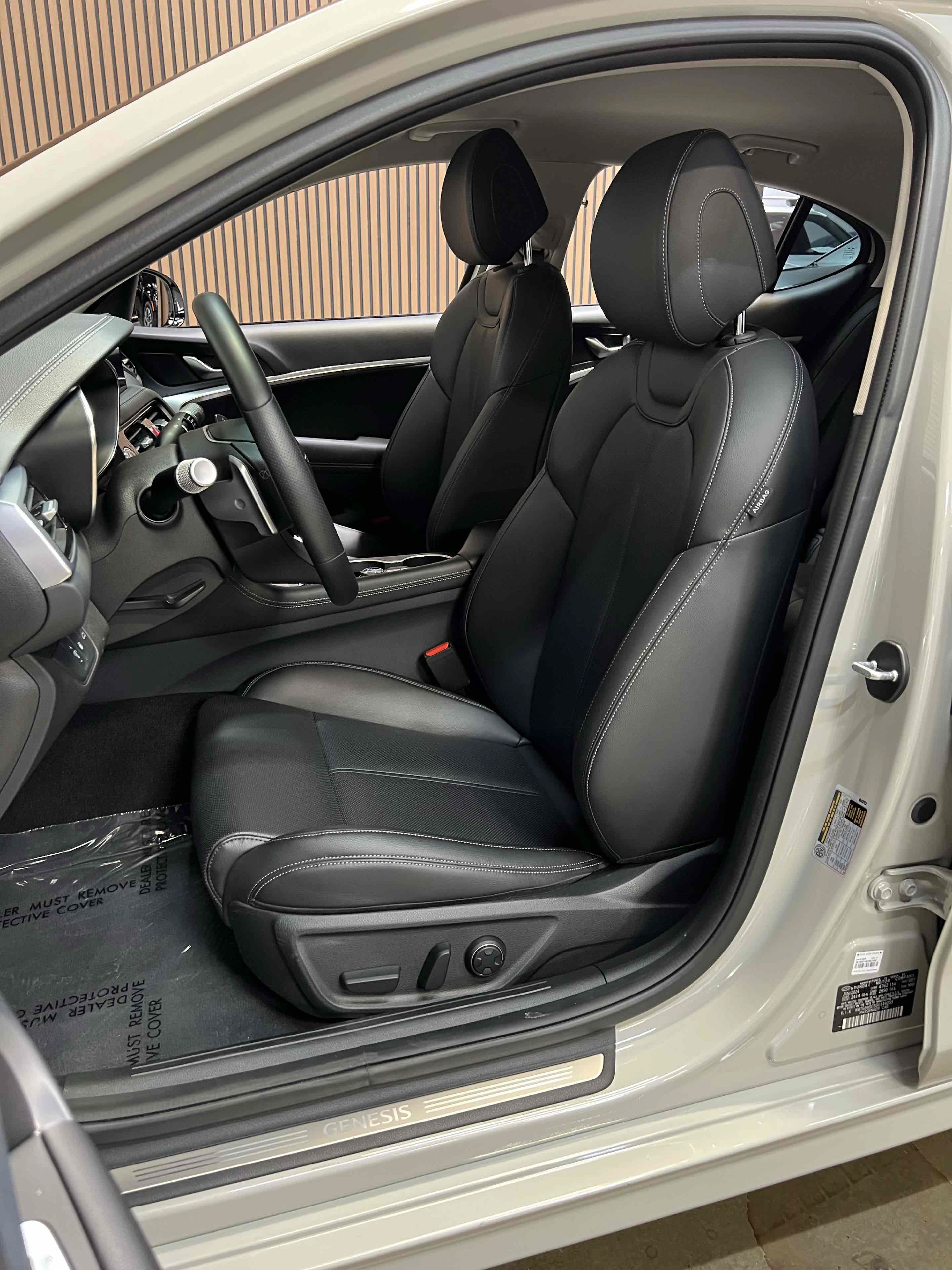 Used 2025 Genesis G70 2.5T RWD image 30