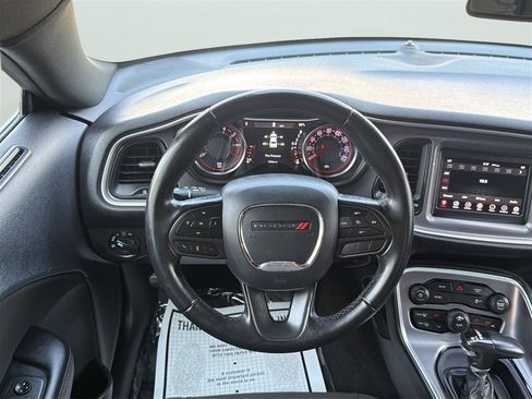 Used 2022 Dodge Challenger SXT RWD image 18