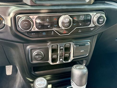 Used 2023 Jeep Wrangler Unlimited Sahara w/ Cold Weather Group AWD/4WD image 17