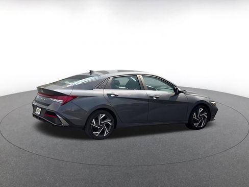Used 2025 Hyundai Elantra SEL FWD image 15