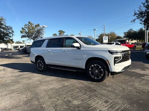 New 2026 Chevrolet Suburban LS image 17