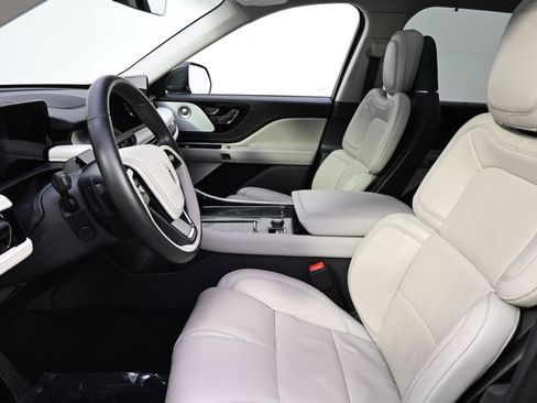 Used 2025 Lincoln Aviator Reserve w/ Equipment Group 201A image 13