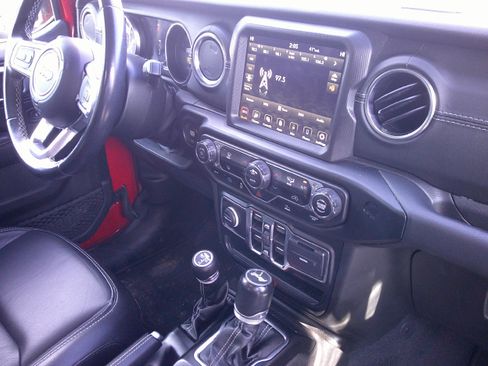 Used 2022 Jeep Wrangler Unlimited Sahara image 14