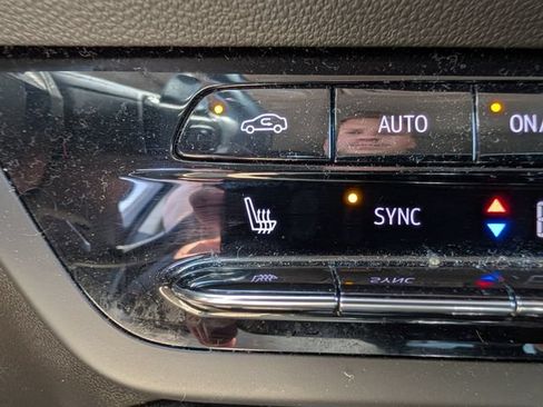 Used 2023 Buick Envision Preferred AWD/4WD image 32