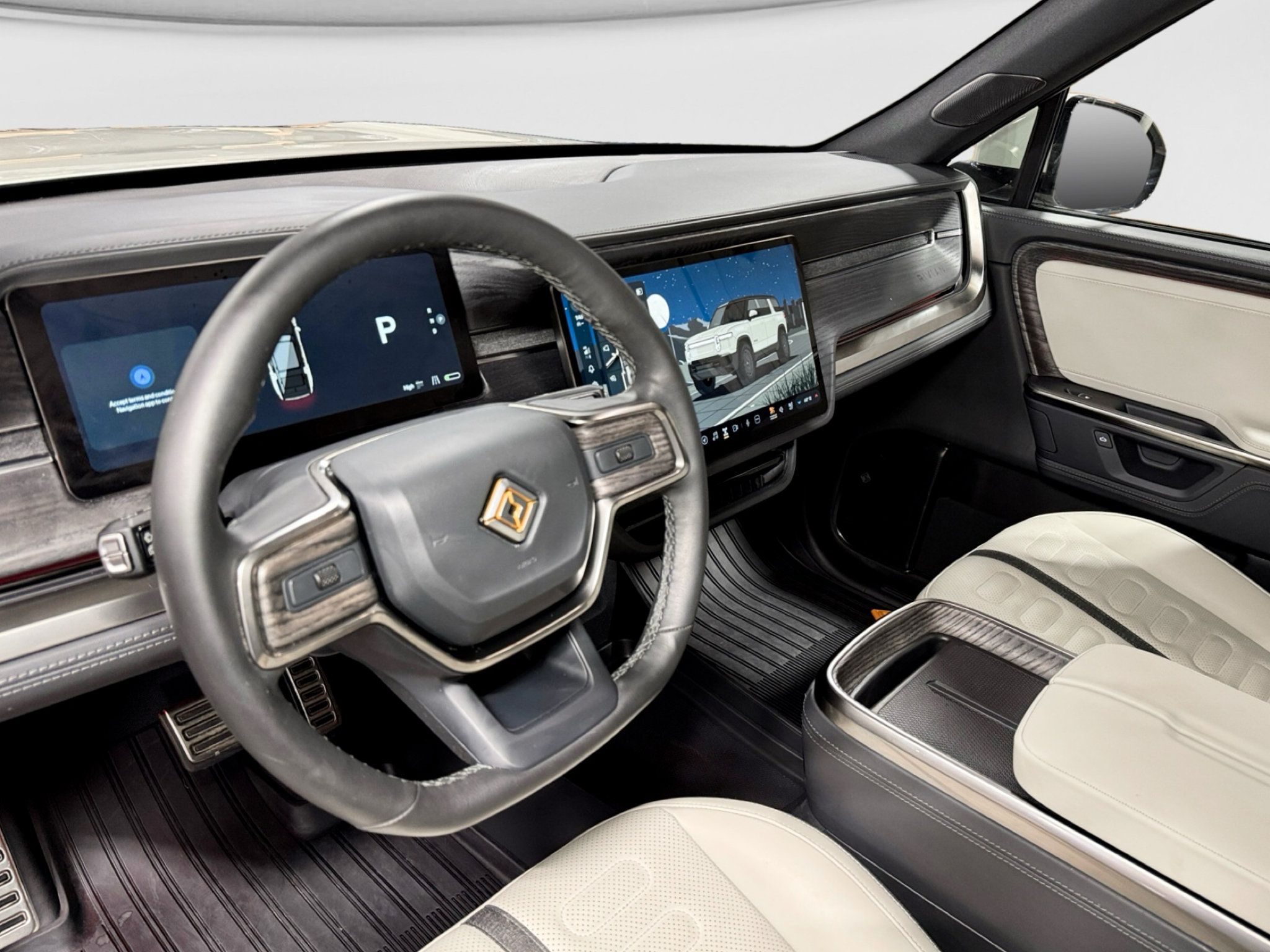 Used 2025 Rivian R1S Premium Dual AWD/4WD image 17