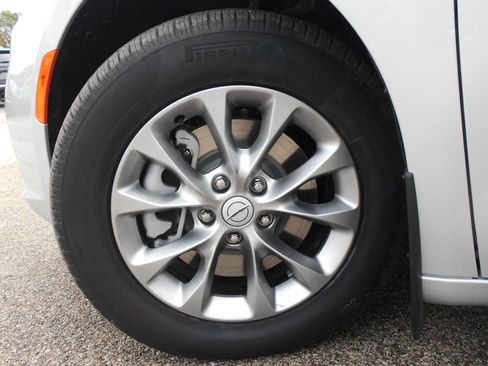 New 2026 Chrysler Pacifica Select image 11