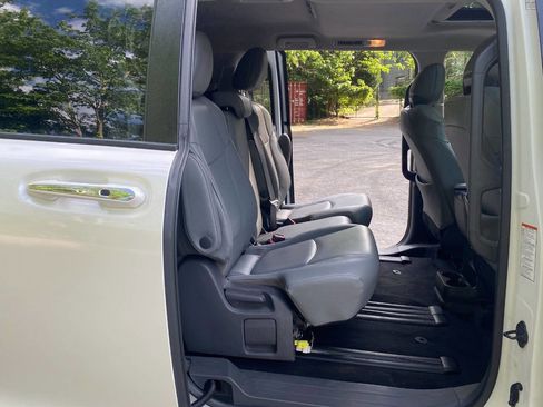 Used 2021 Toyota Sienna XLE image 54