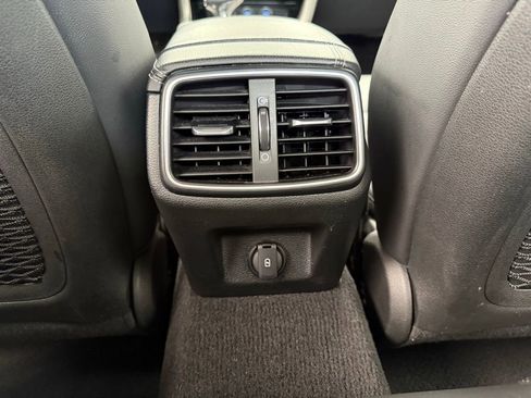 Used 2023 Genesis G70 2.0T AWD/4WD image 41