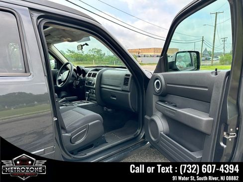 Used 2011 Dodge Nitro Heat AWD/4WD image 16