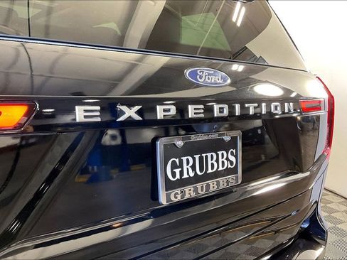 Used 2025 Ford Expedition Platinum image 44