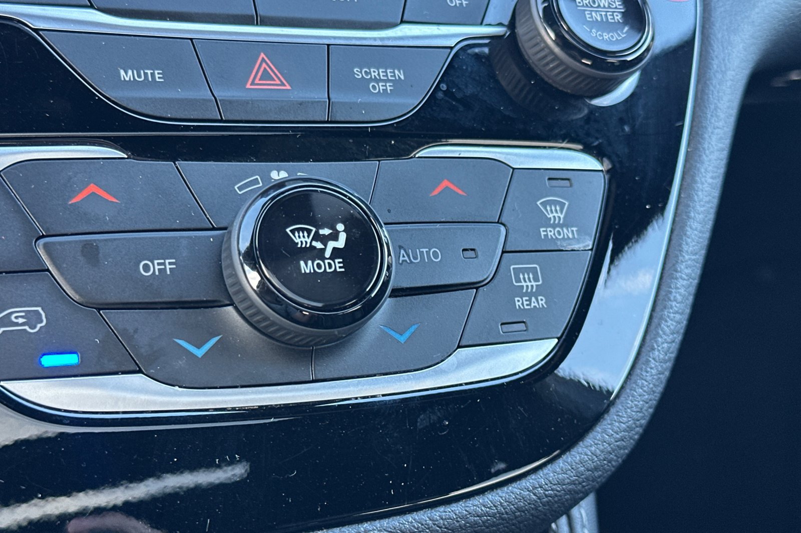 Used 2025 Chrysler Pacifica Limited FWD image 29