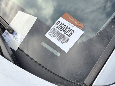 Used 2023 Toyota Camry SE FWD image 11