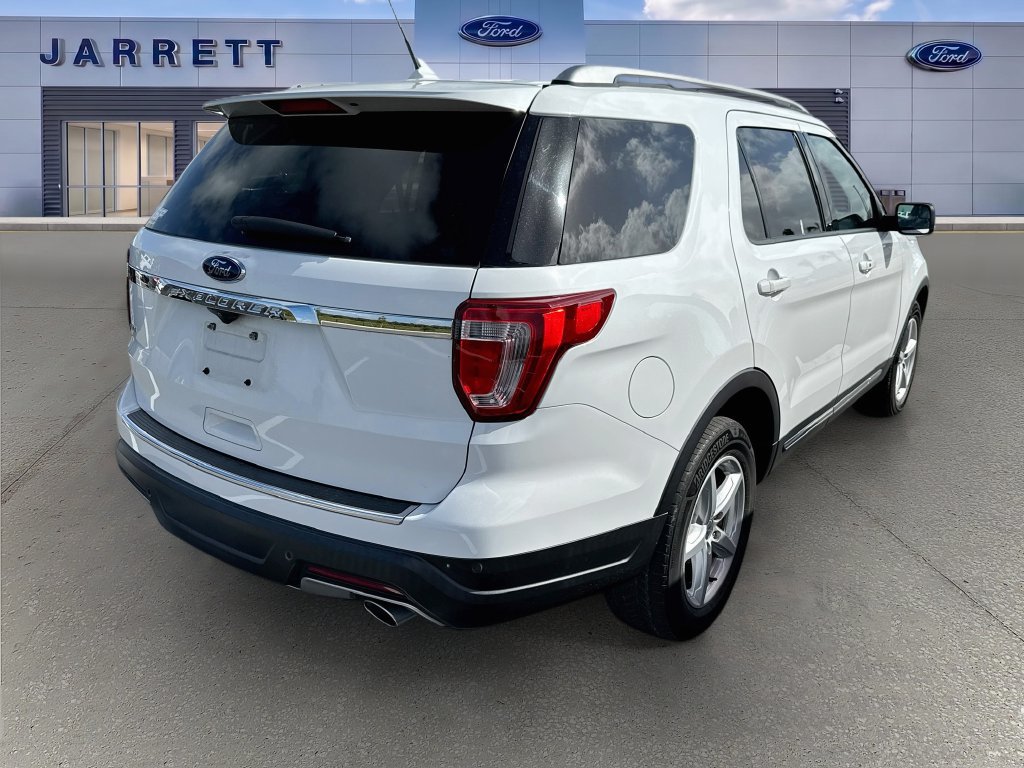 Used 2018 Ford Explorer XLT w/ Equipment Group 201A FWD image 4
