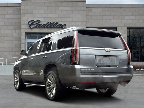 Used 2018 Cadillac Escalade Luxury image 4