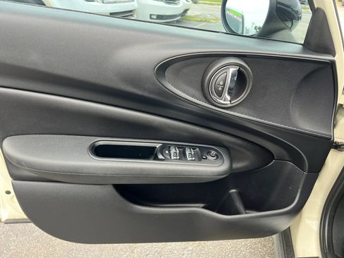 Used 2017 MINI Cooper Clubman FWD image 9