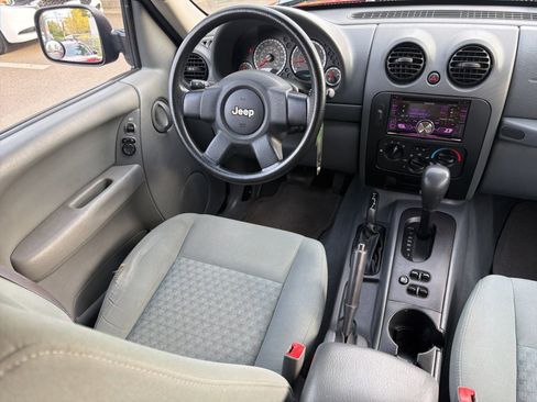 Used 2007 Jeep Liberty Sport image 19