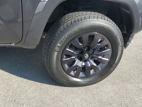 Certified 2022 Toyota Tacoma Limited w/ Nightshade Package AWD/4WD image 6