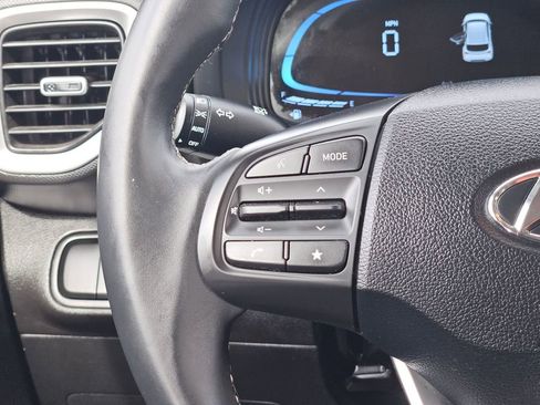 Used 2025 Hyundai Venue SEL FWD image 24