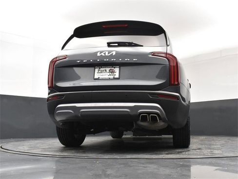 Used 2022 Kia Telluride SX w/ SX Prestige Package image 16